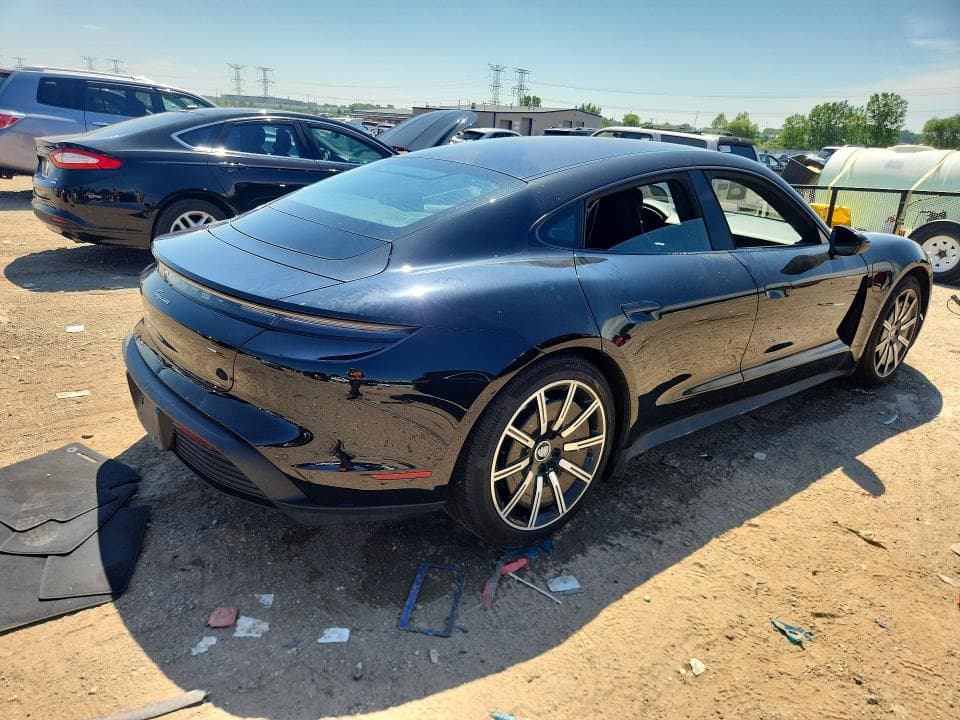 2022 PORSCHE TAYCAN 3