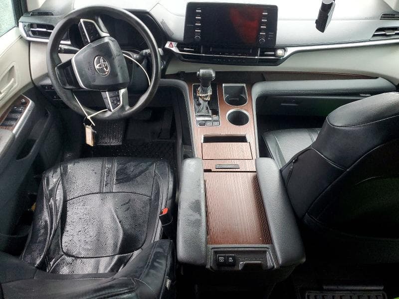 2021 TOYOTA SIENNA LE 8