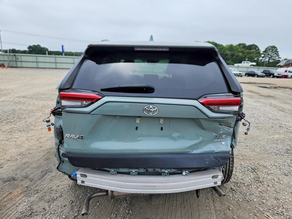 2019 TOYOTA RAV4 XLE 6