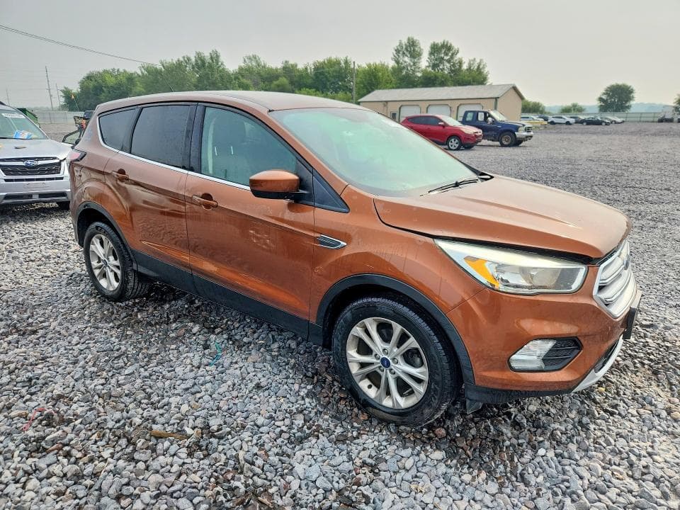 2017 FORD ESCAPE SE 4