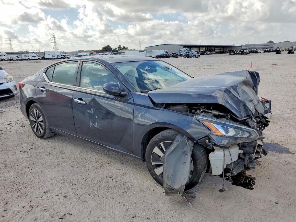 2022 NISSAN ALTIMA SV 4