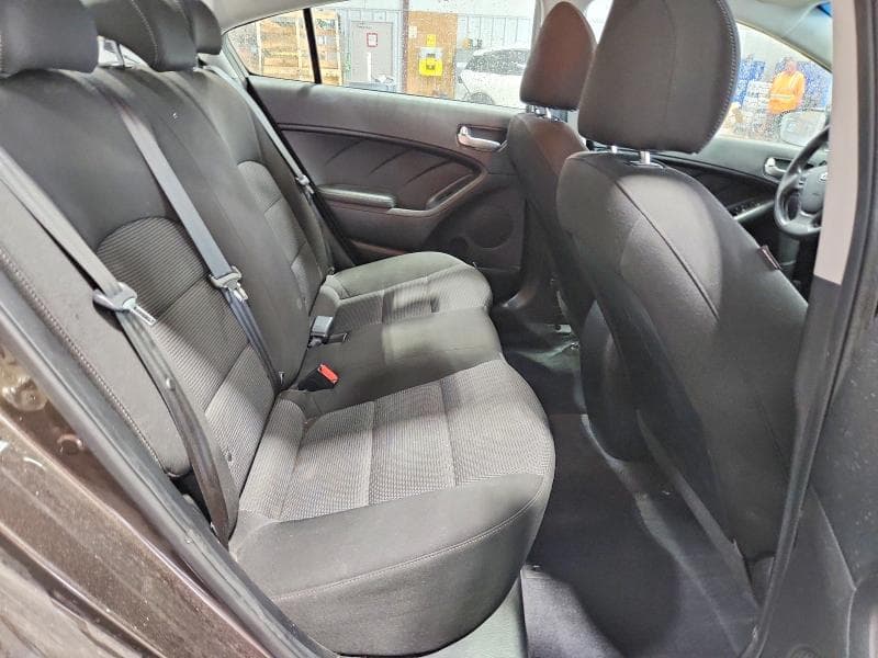 2017 KIA FORTE LX 10