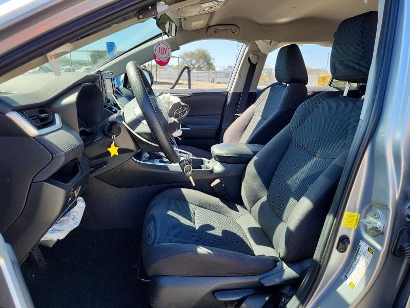 2019 TOYOTA RAV4 LE 7