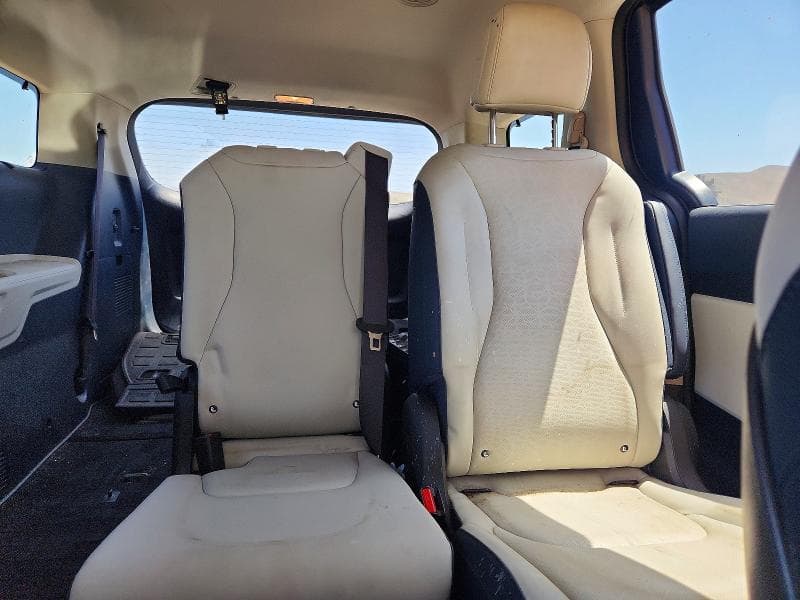 2026 KIA CARNIVAL EX 10