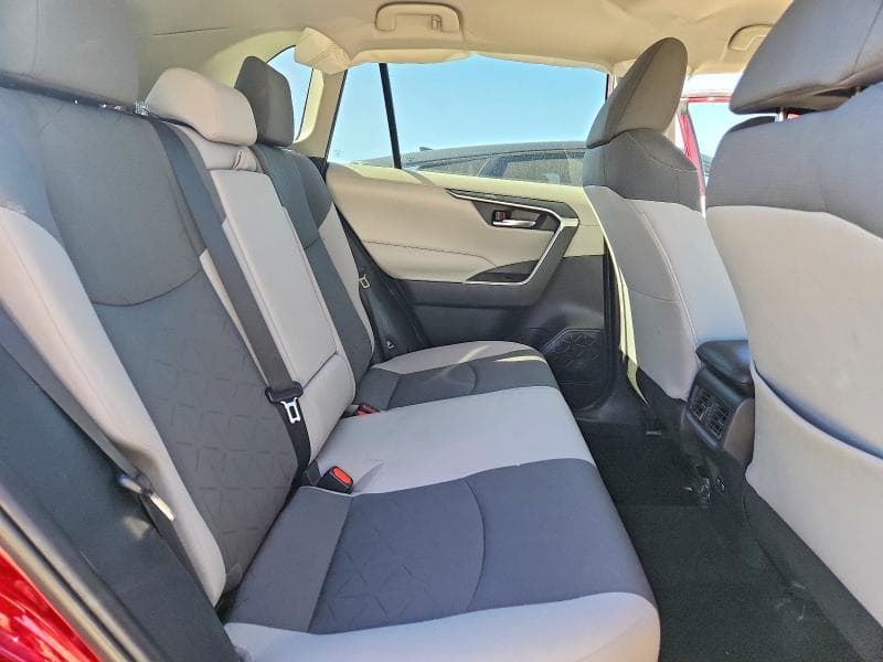 2021 TOYOTA RAV4 XLE 11