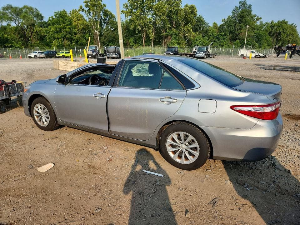 2017 TOYOTA CAMRY LE 2
