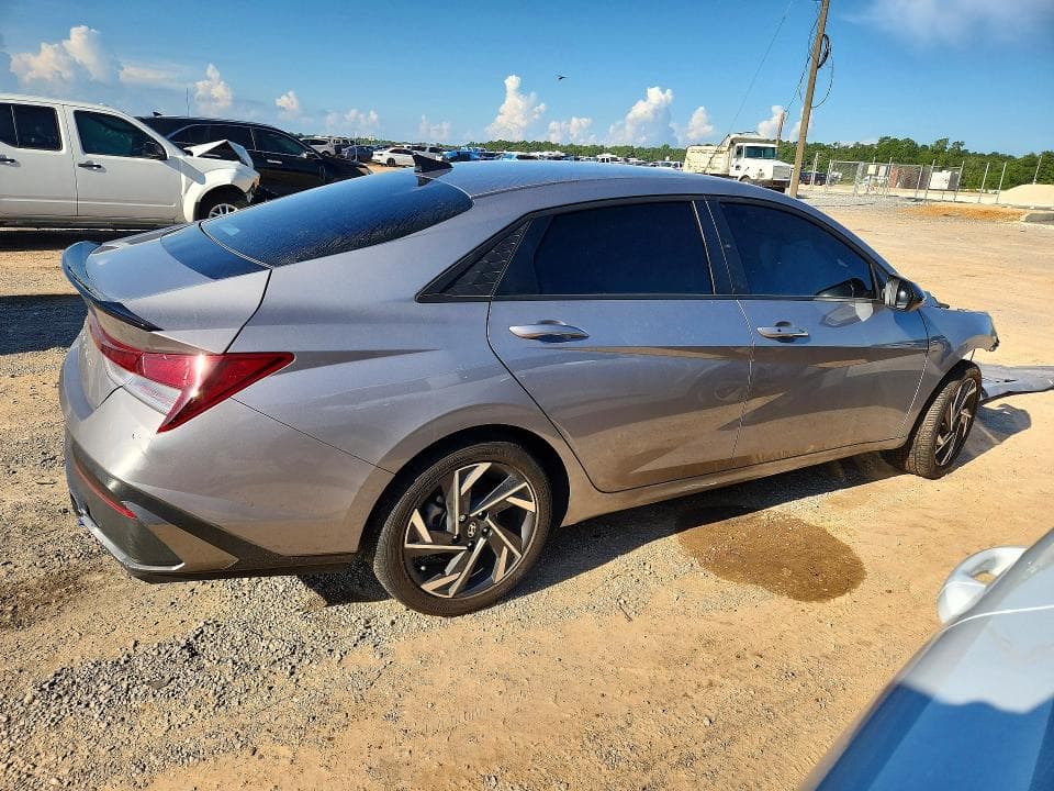 2025 HYUNDAI ELANTRA SEL SPORT 3