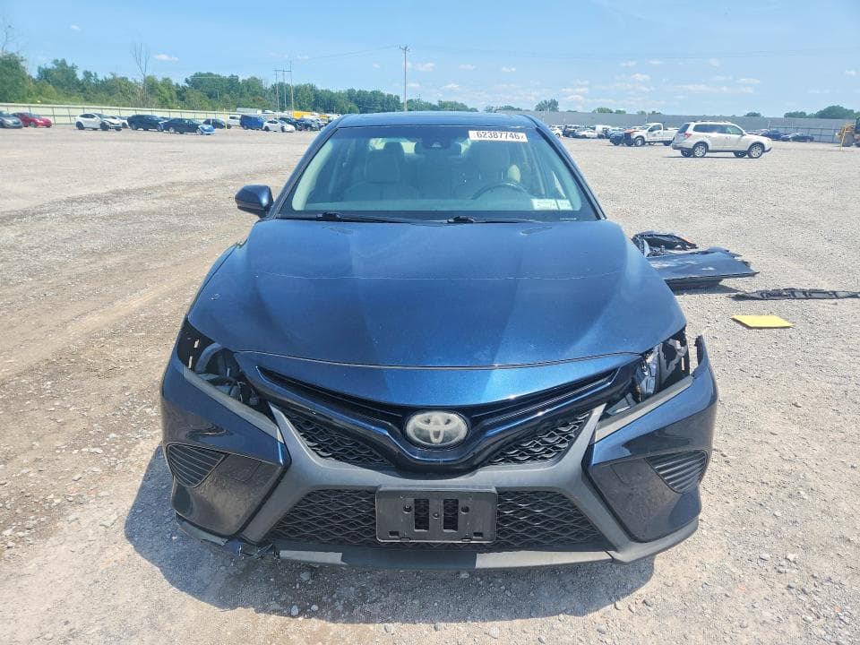 2018 TOYOTA CAMRY SE 5