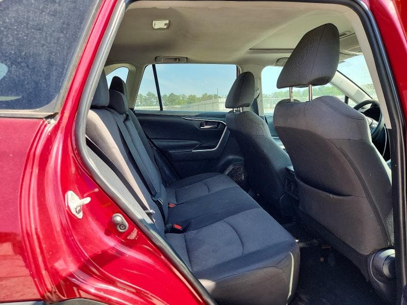 2019 TOYOTA RAV4 XLE 11