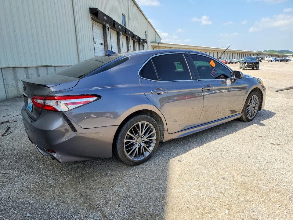 2020 TOYOTA CAMRY SE 3