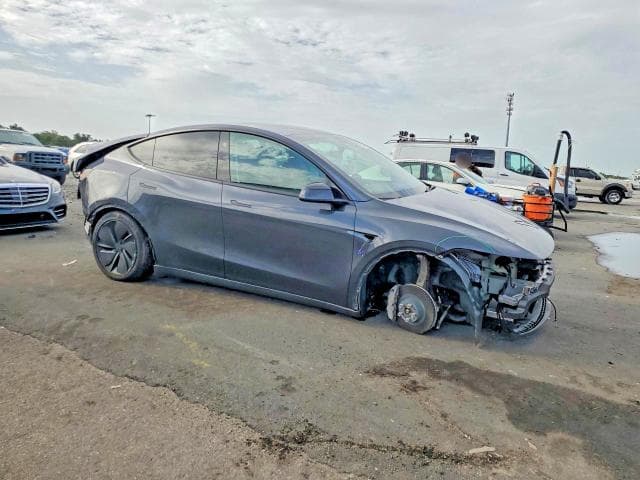 2026 TESLA MODEL Y 4
