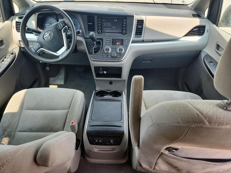 2020 TOYOTA SIENNA LE 8