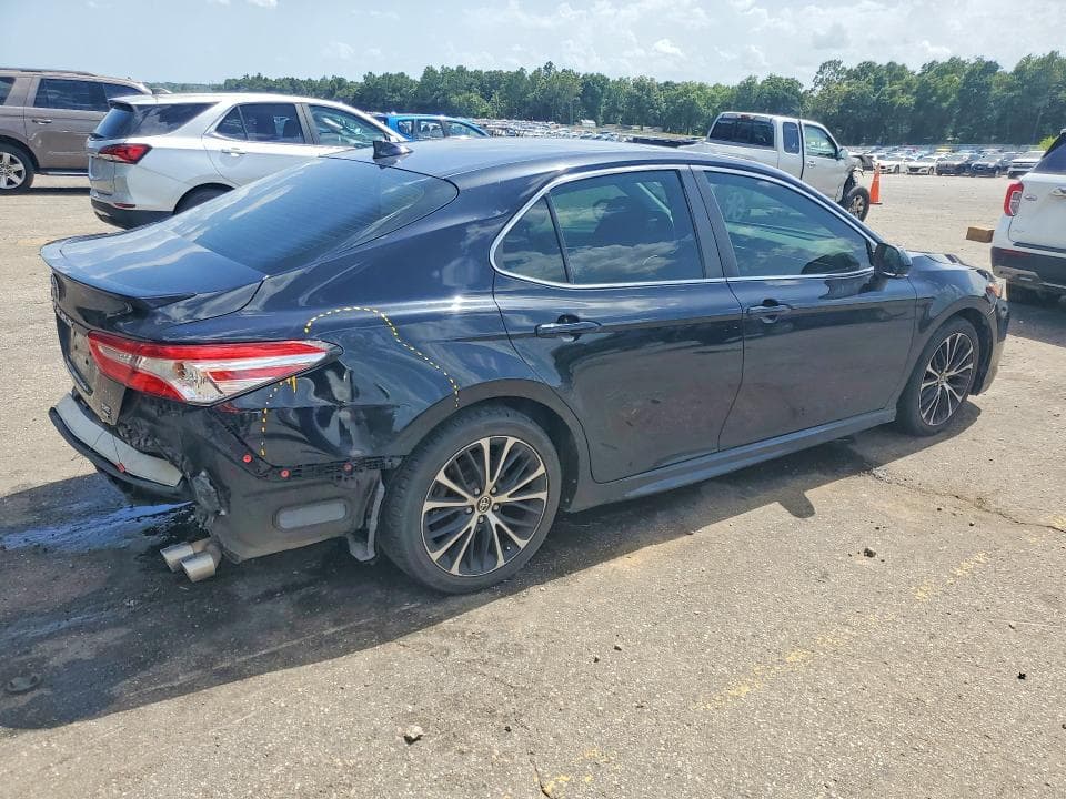 2020 TOYOTA CAMRY SE 3