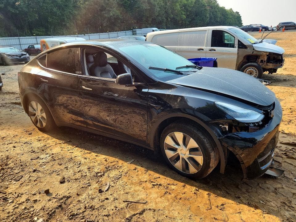 2023 TESLA MODEL Y 4