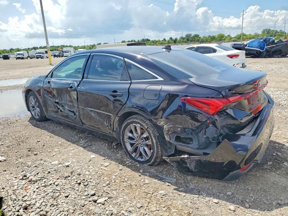 2020 TOYOTA AVALON XLE 2