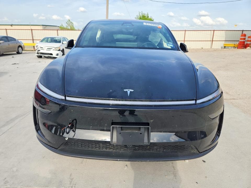 2026 TESLA MODEL Y 5