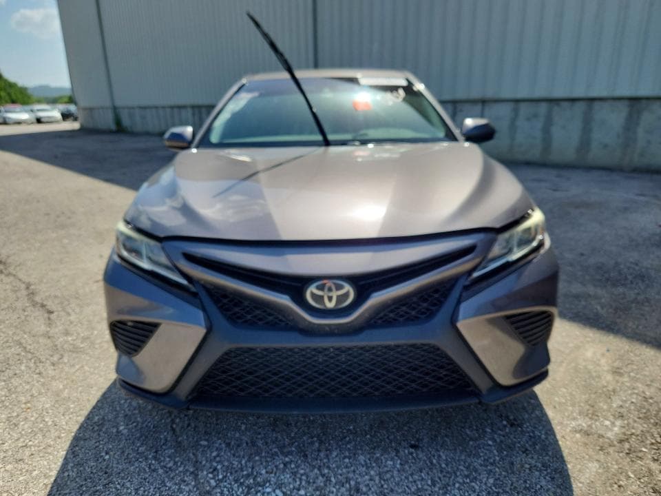 2020 TOYOTA CAMRY SE 5