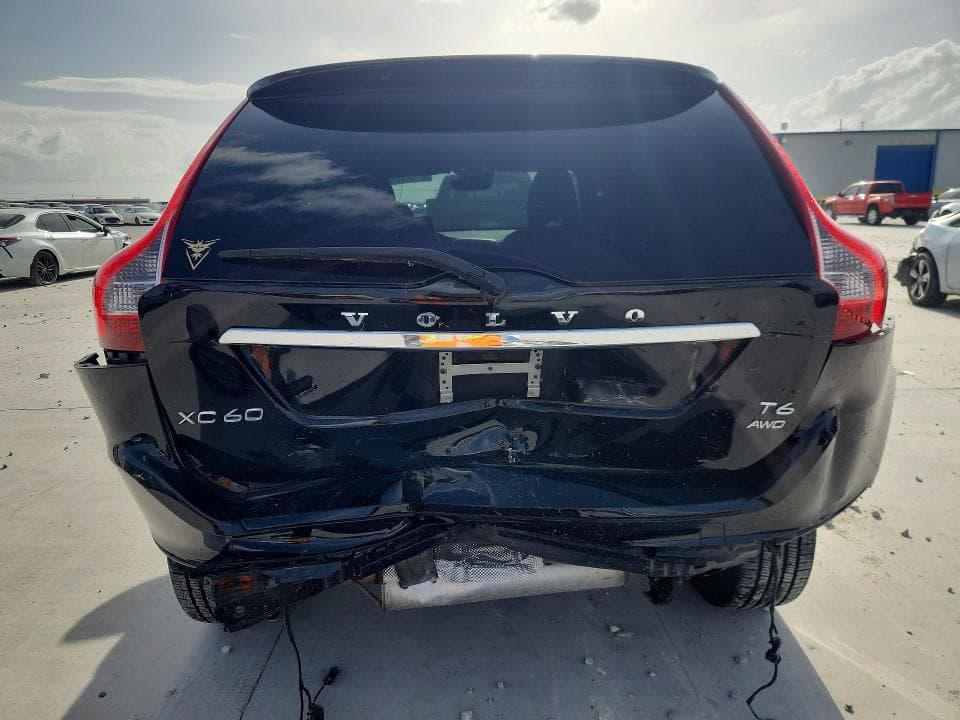 2017 VOLVO XC60 T6 DYNAMIC 6
