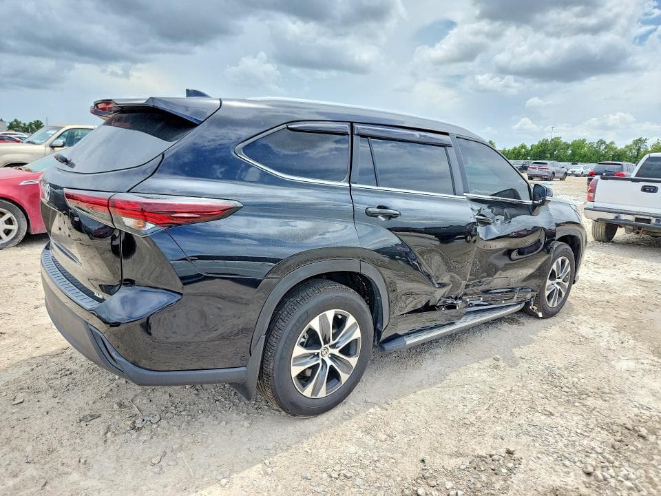 2024 TOYOTA HIGHLANDER XLE 3