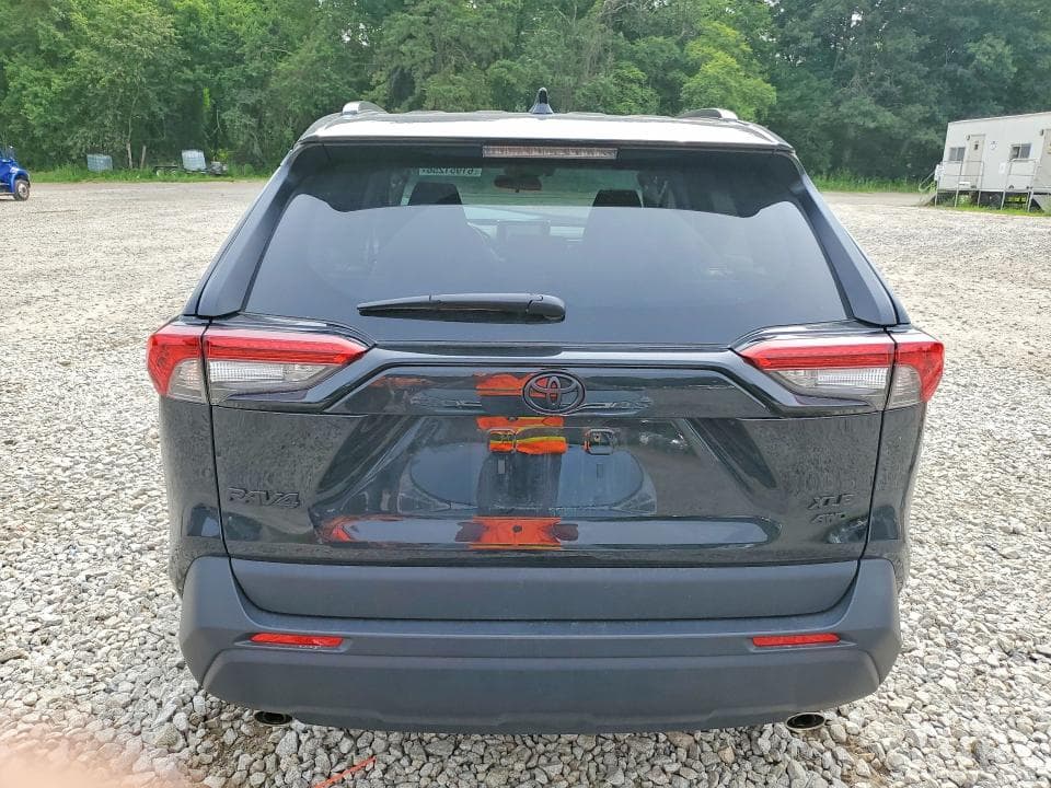 2025 TOYOTA RAV4 XLE 6