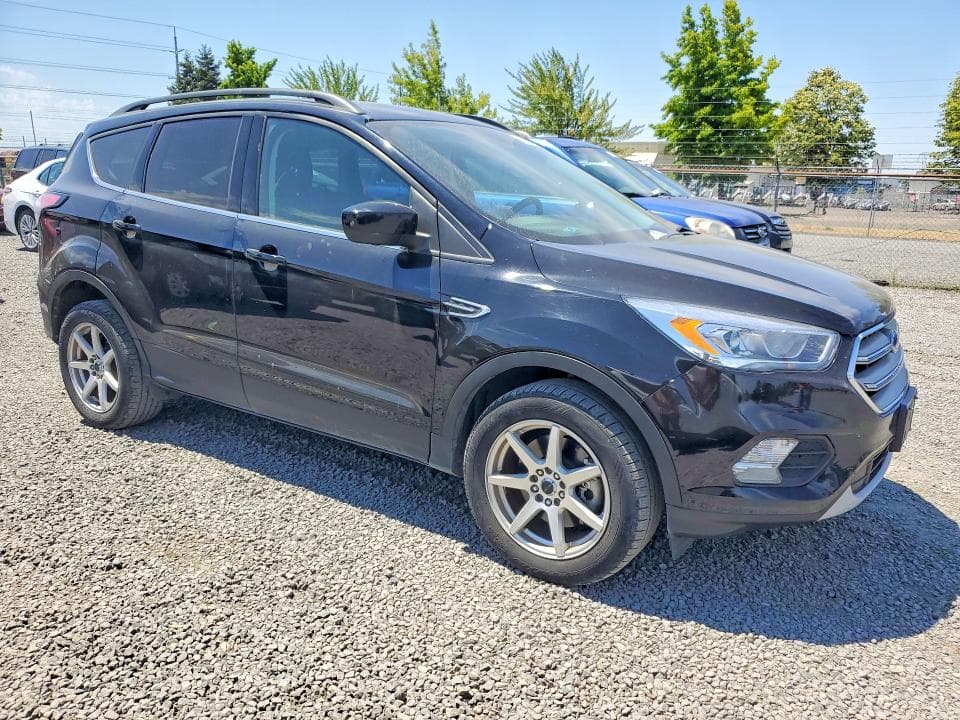 2017 FORD ESCAPE SE 4