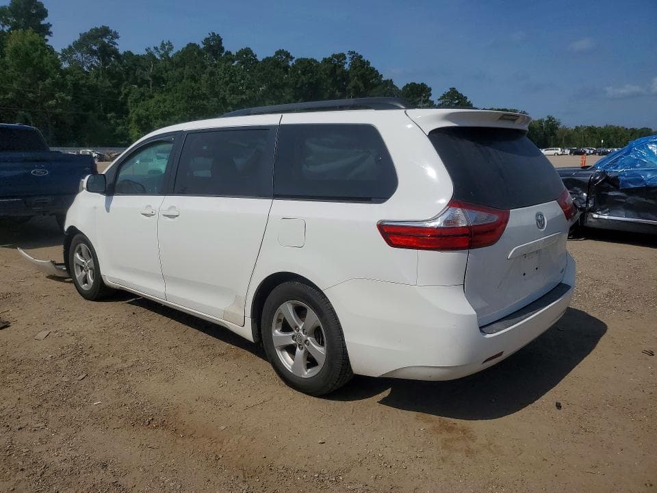 2017 TOYOTA SIENNA LE 2