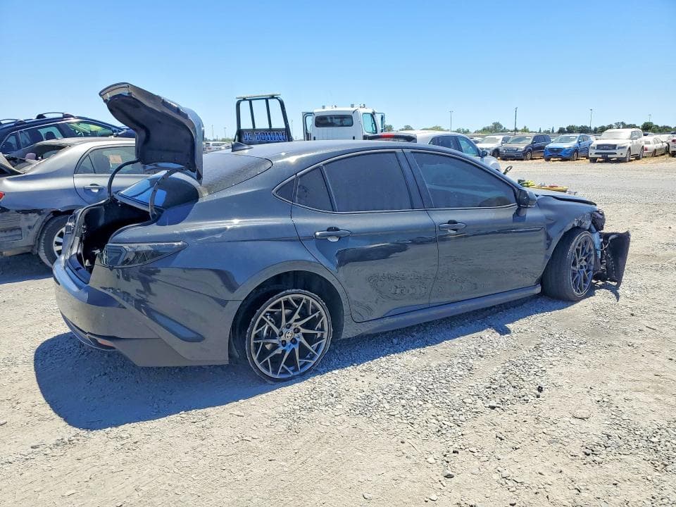 2025 TOYOTA CAMRY SE 3
