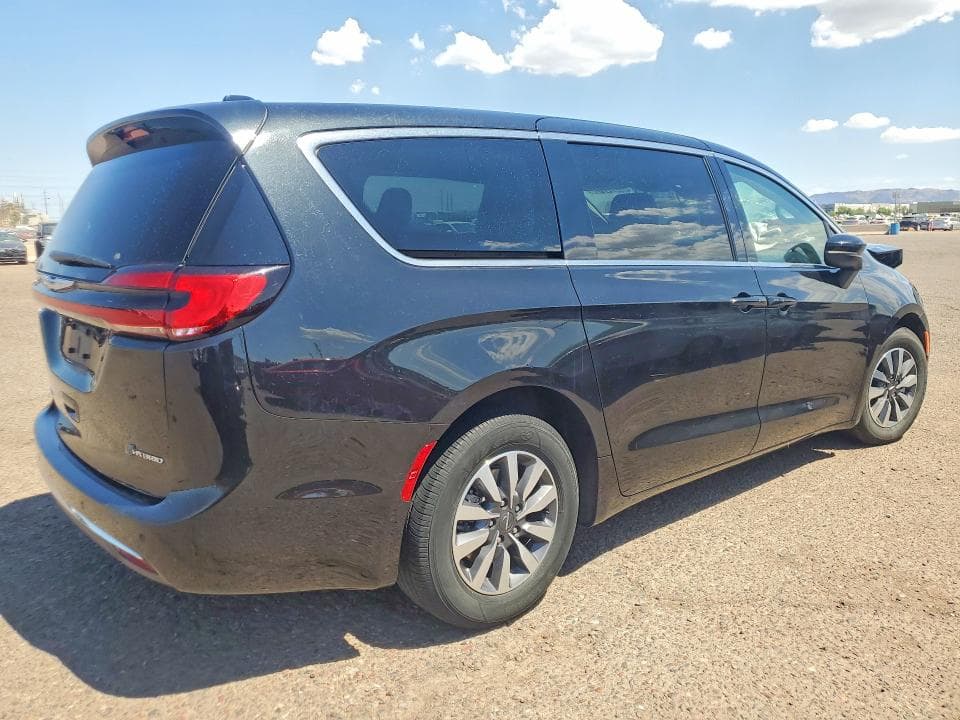 2023 CHRYSLER PACIFICA HYBRID TOURING L 3