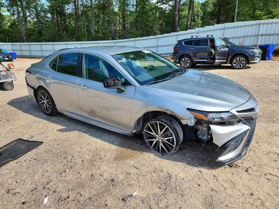 2021 TOYOTA CAMRY SE 4