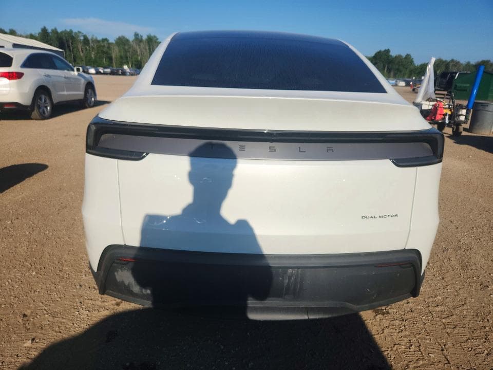 2026 TESLA MODEL Y 6