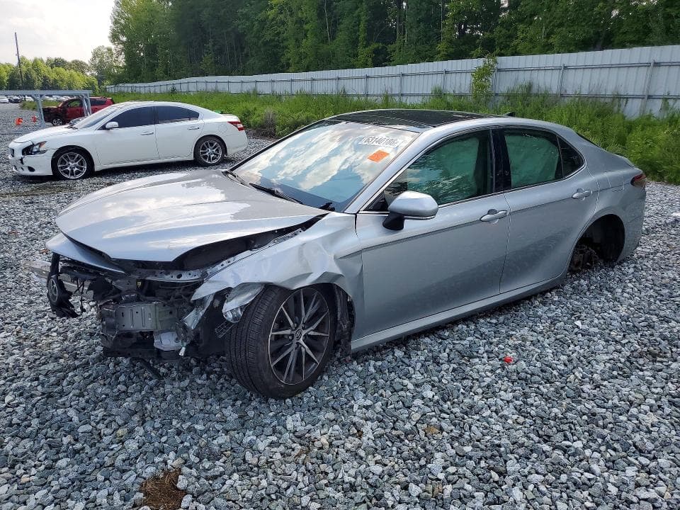 2021 TOYOTA CAMRY XLE - 1