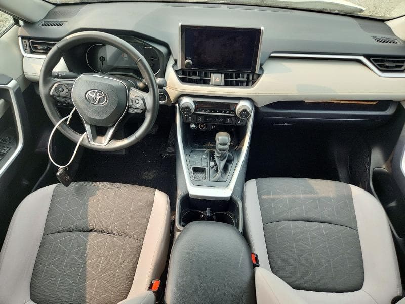 2025 TOYOTA RAV4 XLE 8