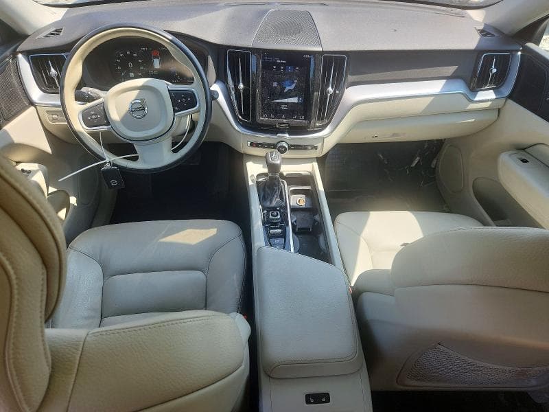2020 VOLVO XC60 T5 MOMENTUM 8