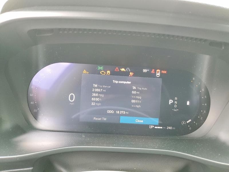 2025 VOLVO XC40 CORE 9