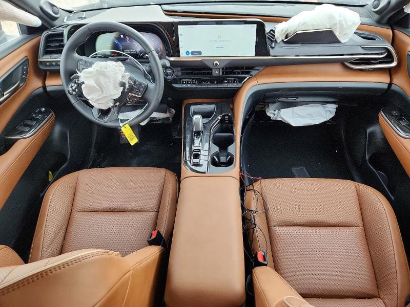 2025 TOYOTA CROWN SIGNIA LIMITED 8