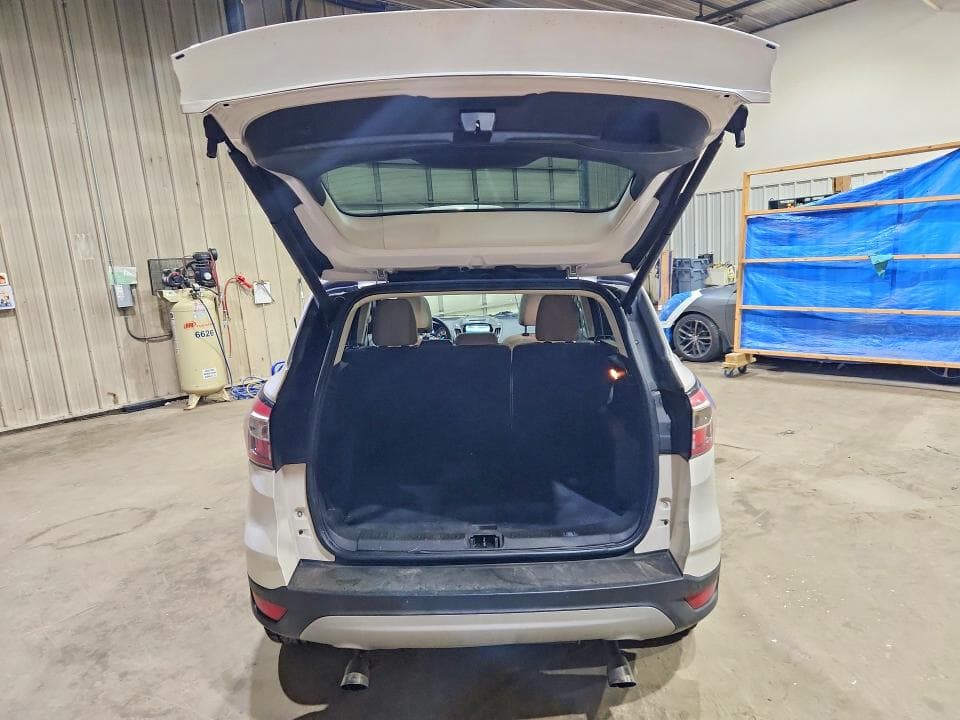 2017 FORD ESCAPE SE 6