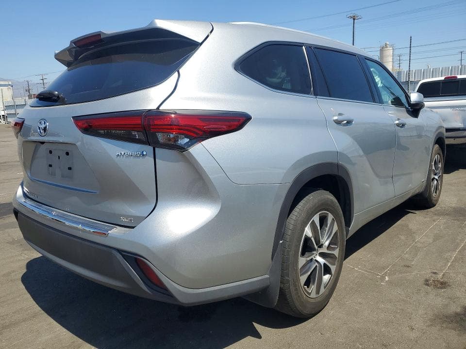 2022 TOYOTA HIGHLANDER HYBRID XLE 3