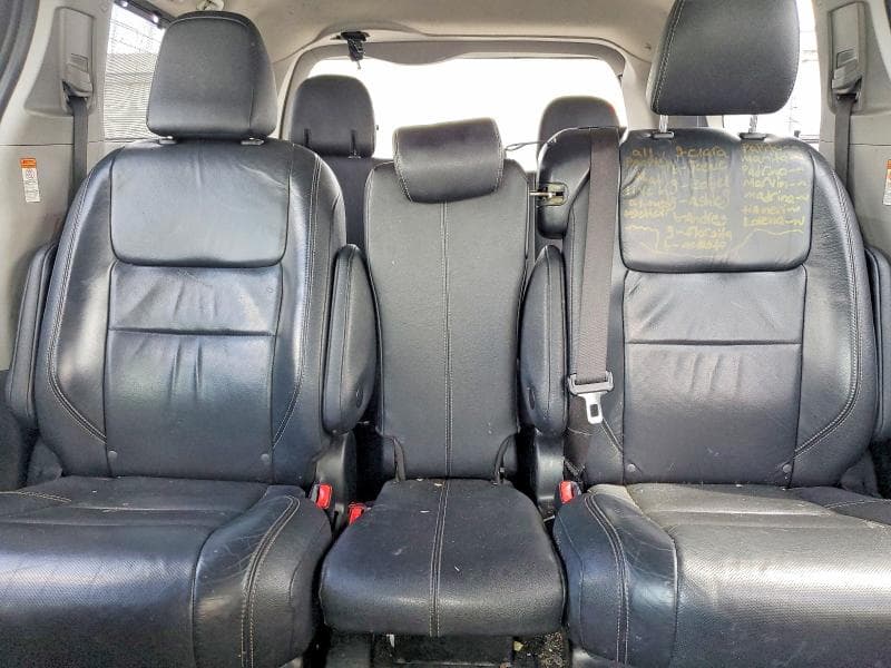 2018 TOYOTA SIENNA SE PREMIUM 8-PASSENGER 10