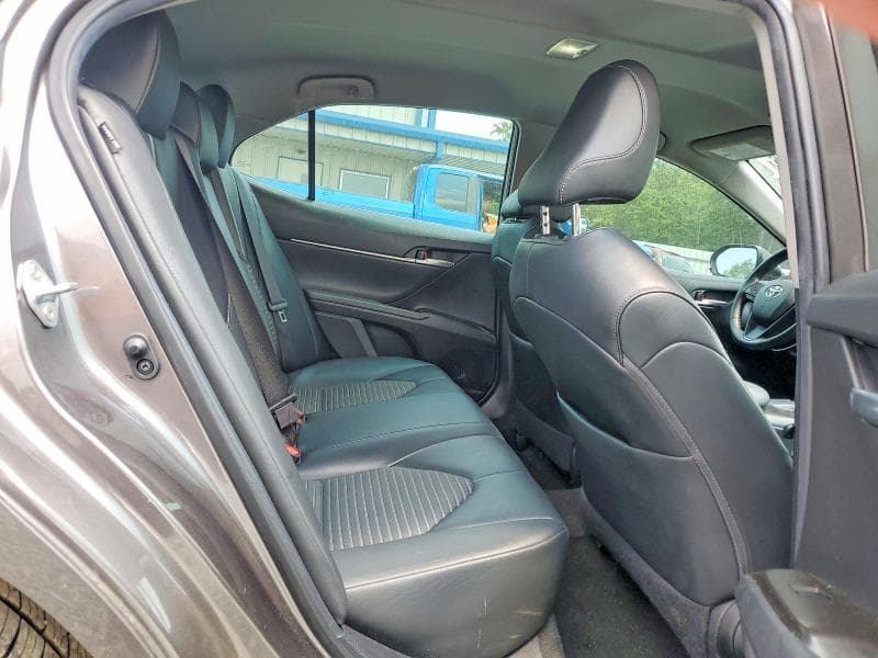 2021 TOYOTA CAMRY SE 10