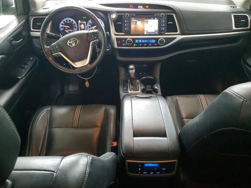 2018 TOYOTA HIGHLANDER SE 8