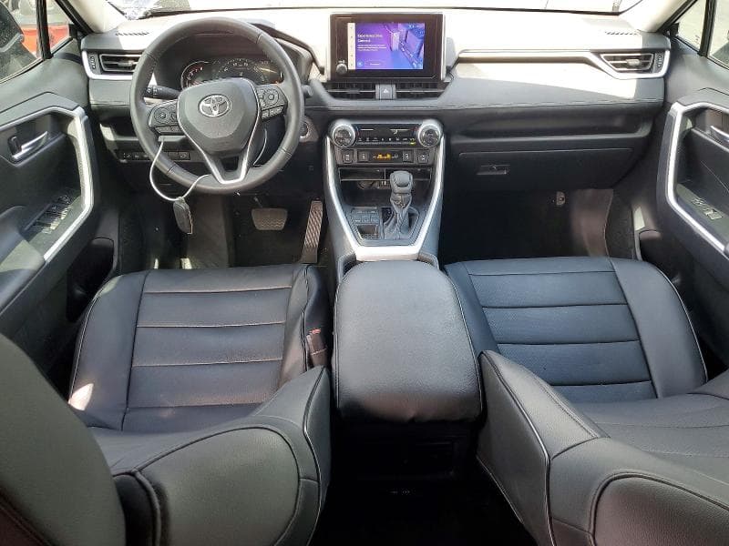 2024 TOYOTA RAV4 XLE 8