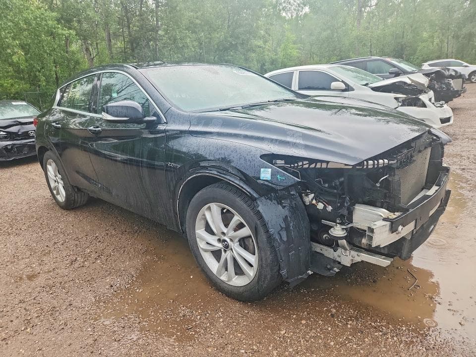 2018 INFINITI QX30 BASE 4