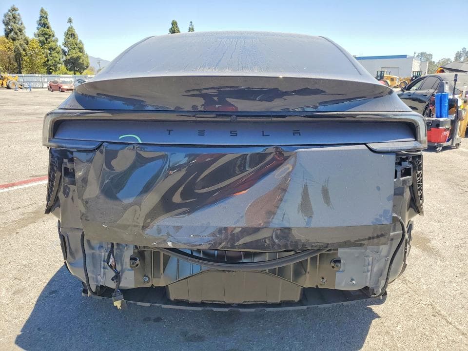 2026 TESLA MODEL Y 6