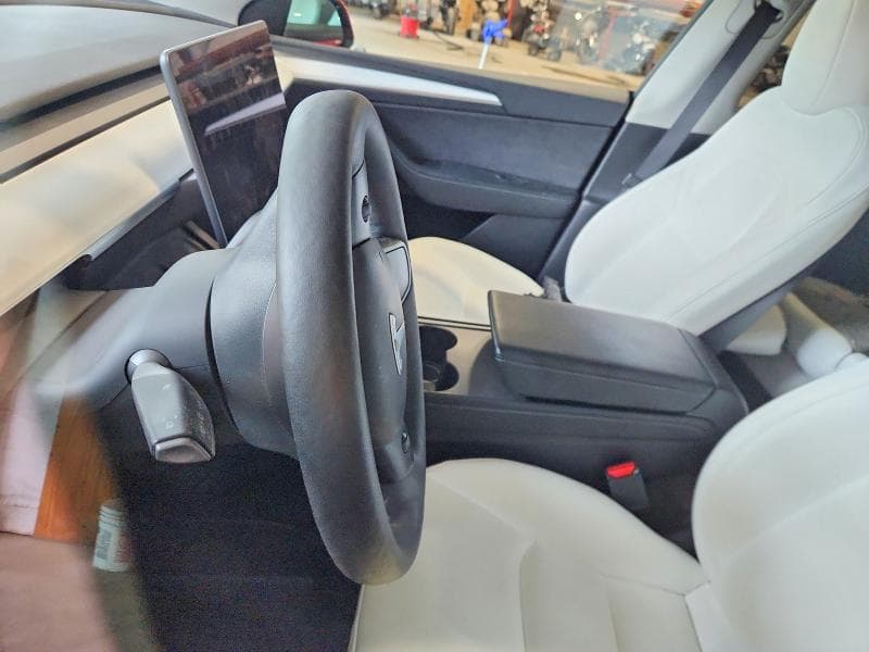 2023 TESLA MODEL Y 8
