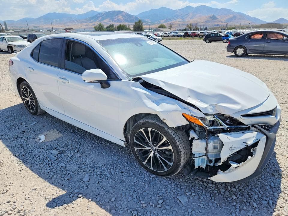 2018 TOYOTA CAMRY SE 4