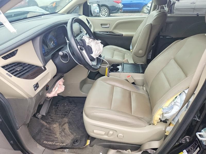 2020 TOYOTA SIENNA XLE 8-PASSENGER 7