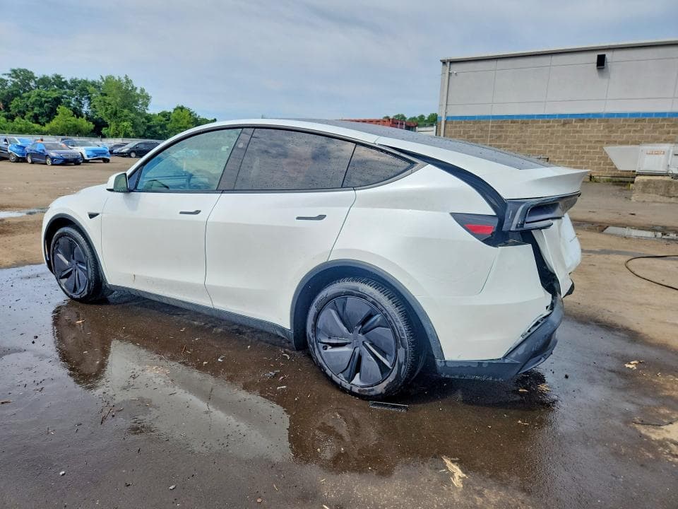 2026 TESLA MODEL Y 2