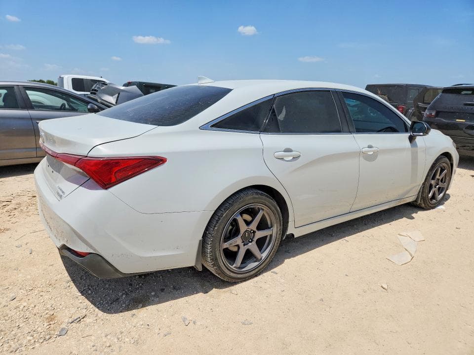 2022 TOYOTA AVALON LIMITED 3