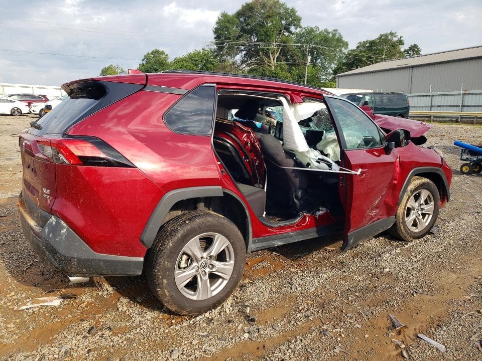 2024 TOYOTA RAV4 XLE 3