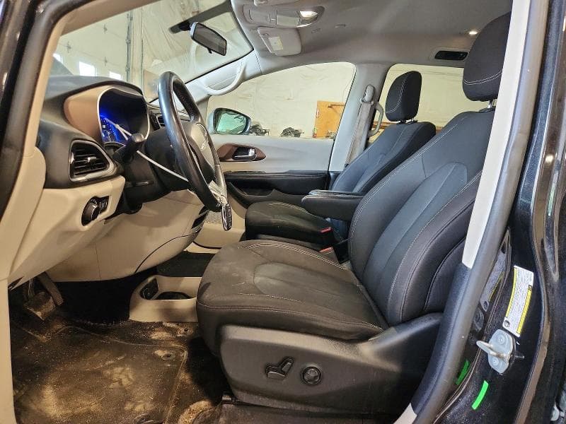 2022 CHRYSLER VOYAGER LX 7